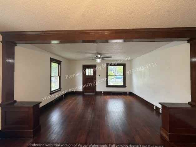 945 Colorado Ave - Photo 5 of 31