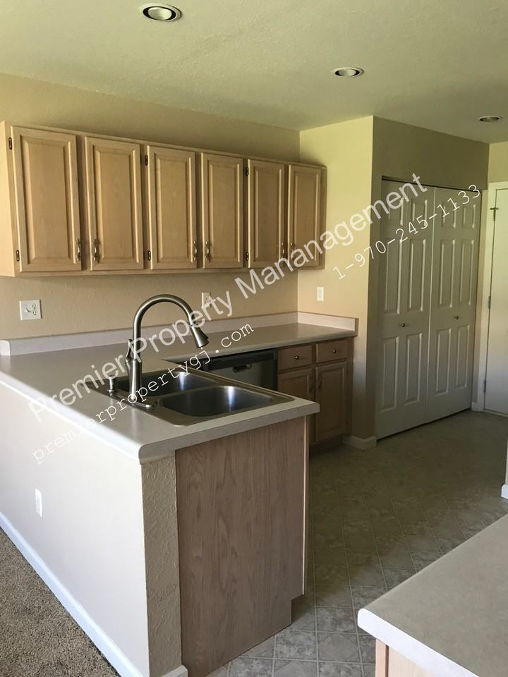 526 Rado Dr - Photo 4 of 11