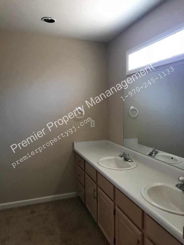 526 Rado Dr - Photo 7 of 11