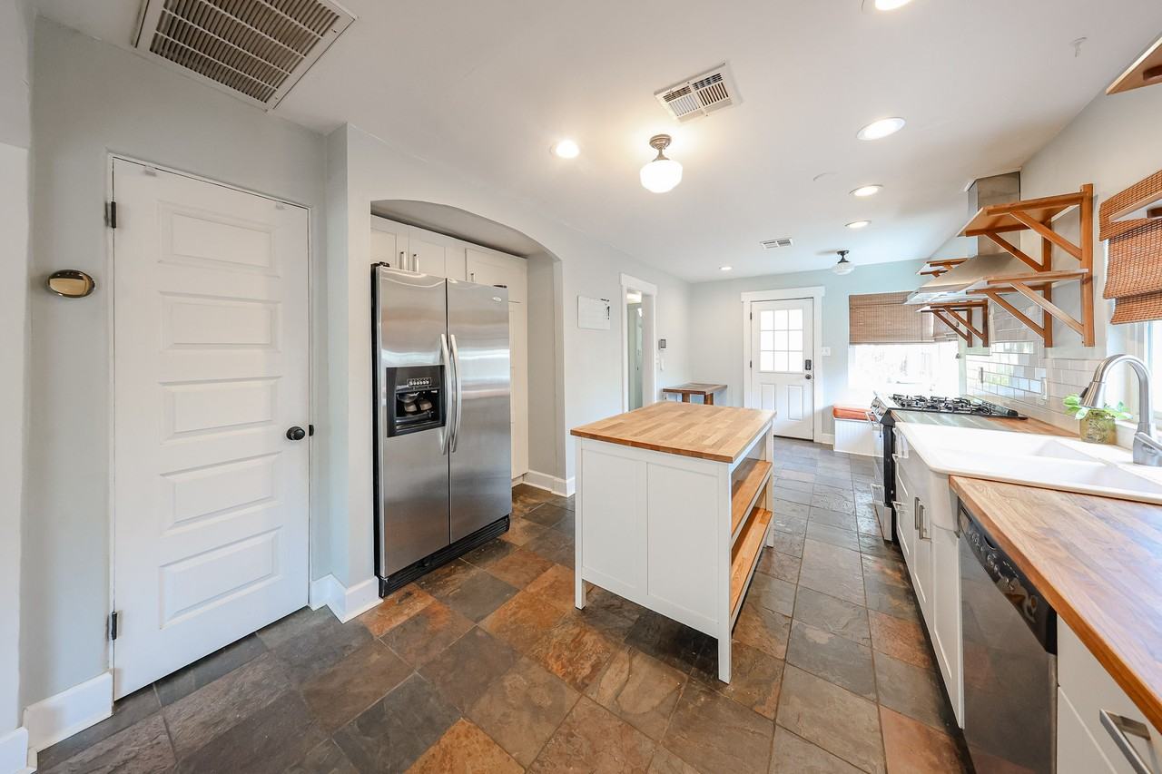 724 E Portland St - Photo 4 of 50