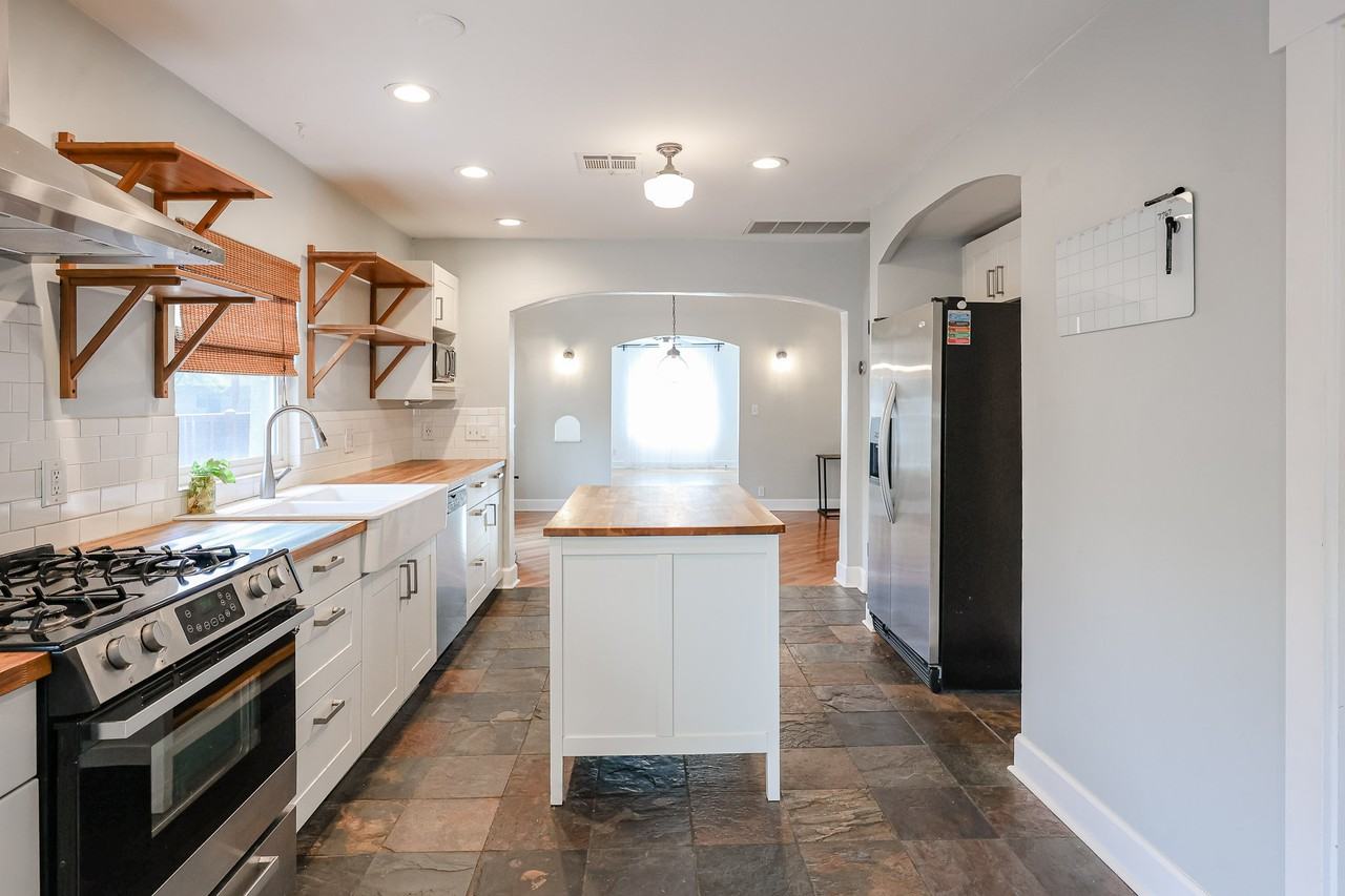 724 E Portland St - Photo 7 of 50
