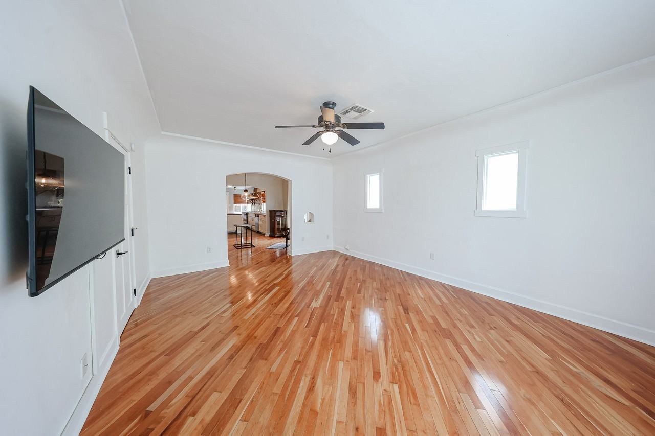 724 E Portland St - Photo 2 of 50