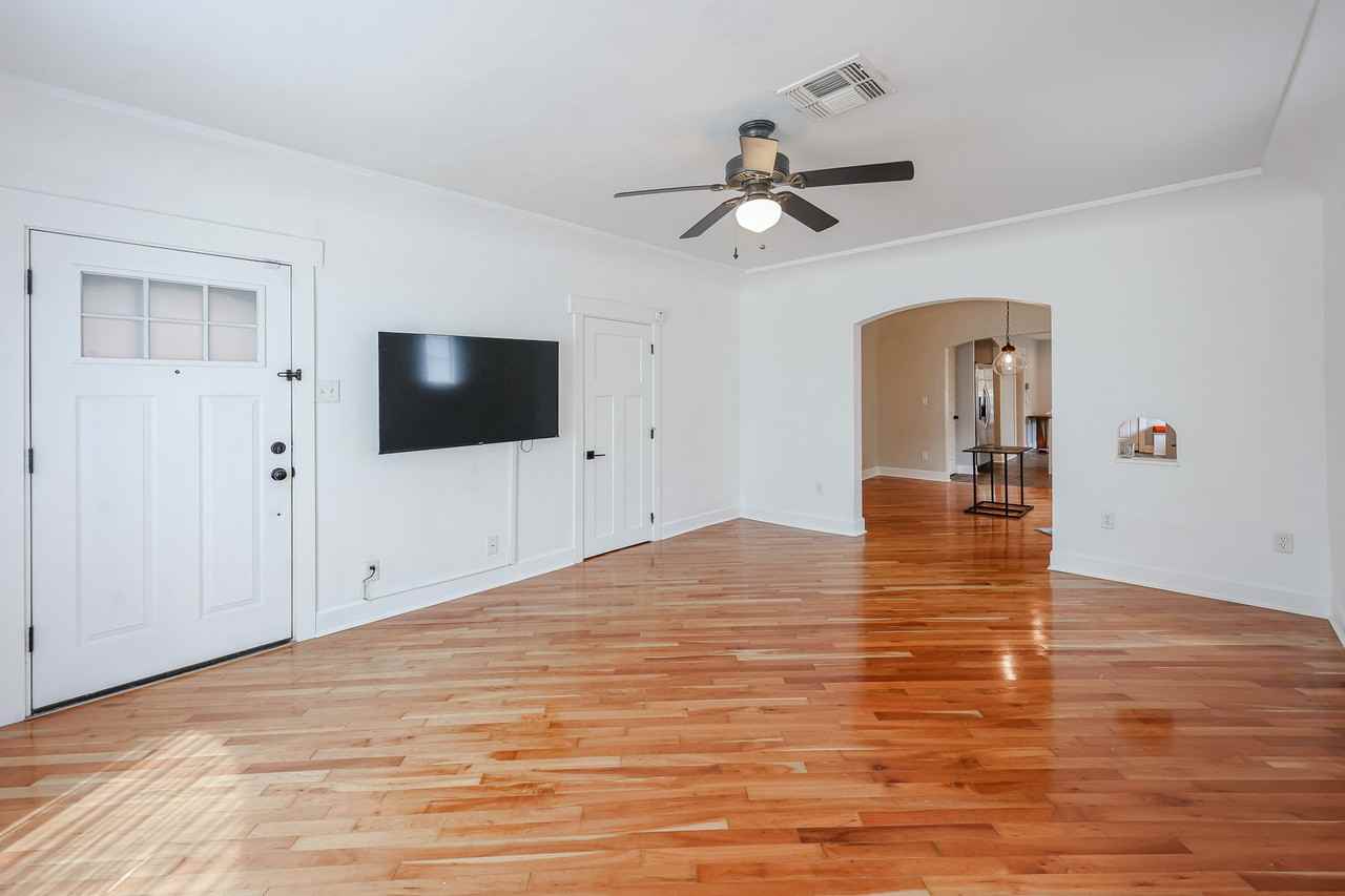 724 E Portland St - Photo 4 of 50