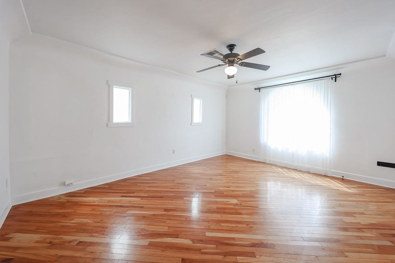 724 E Portland St - Photo 6 of 50
