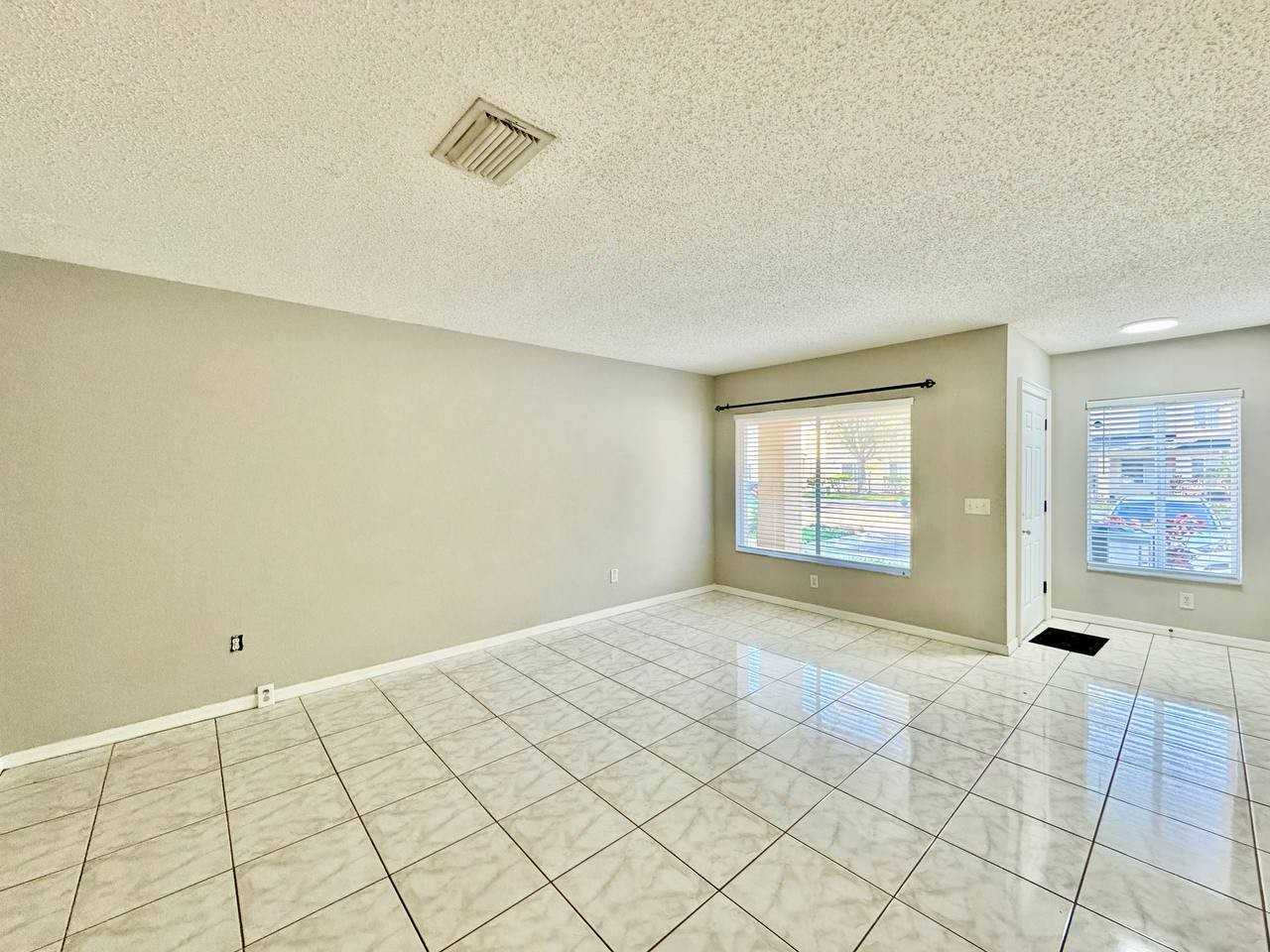 10823 Brickside Ct - Photo 4 of 36