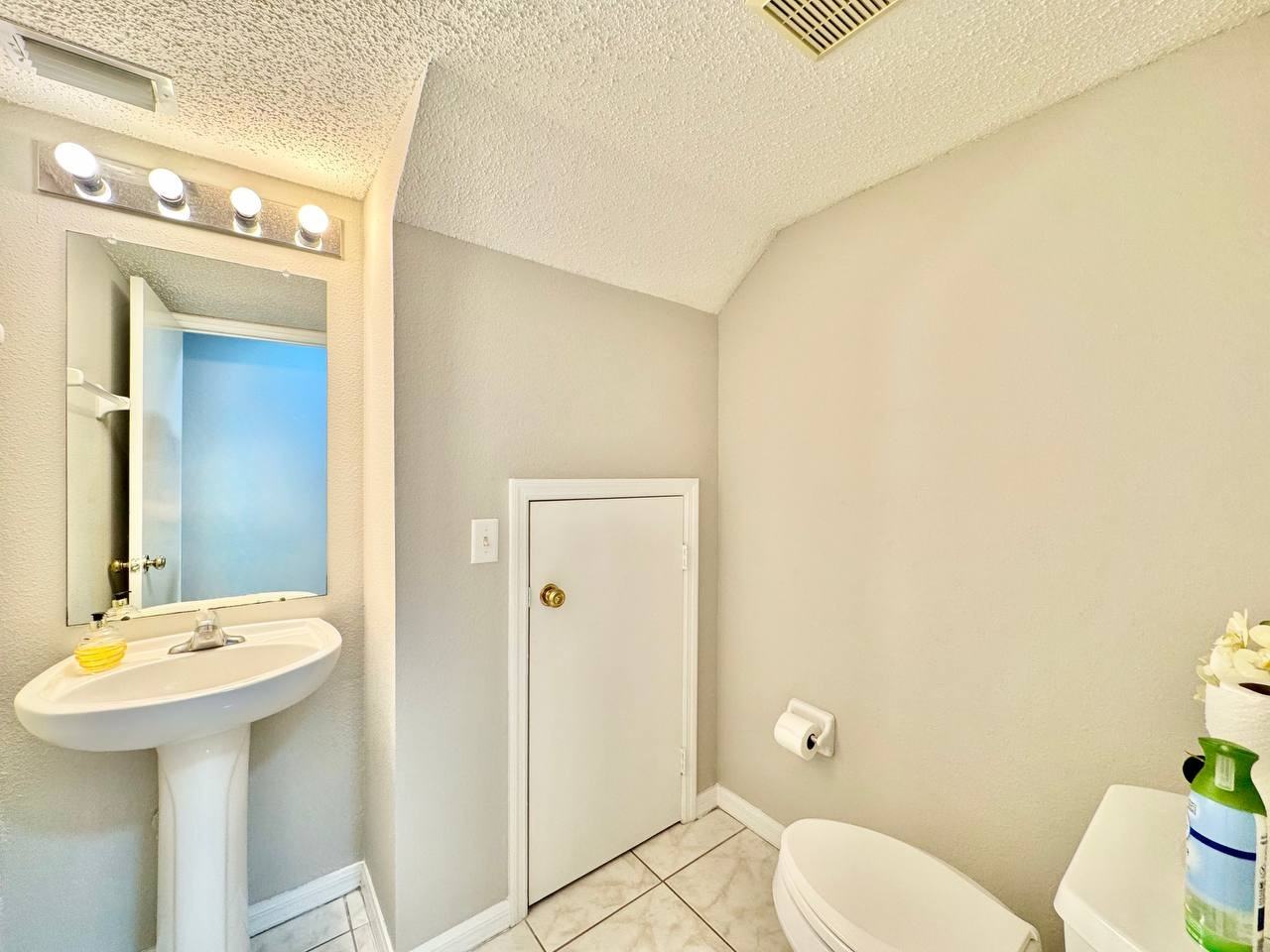 10823 Brickside Ct - Photo 7 of 36
