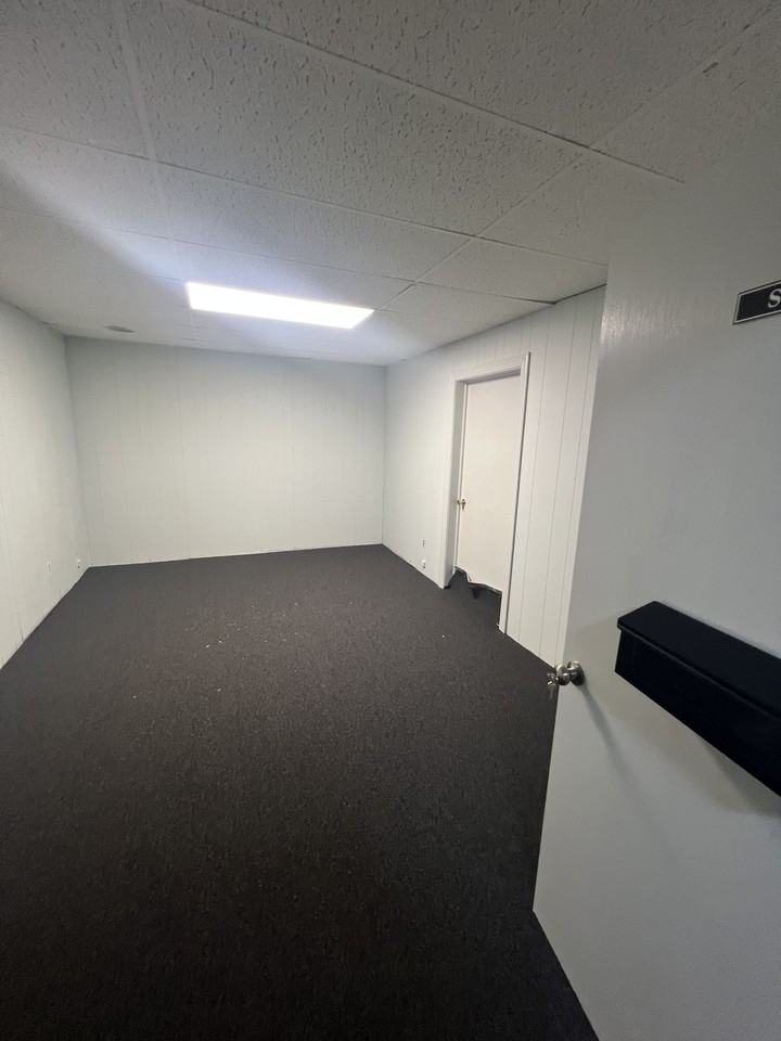 6 1015A Roanoke Ave #6 - Photo 2 of 3