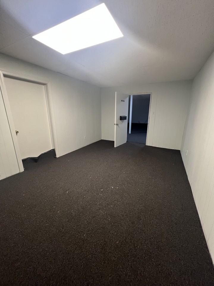 6 1015A Roanoke Ave #6 - Photo 3 of 3
