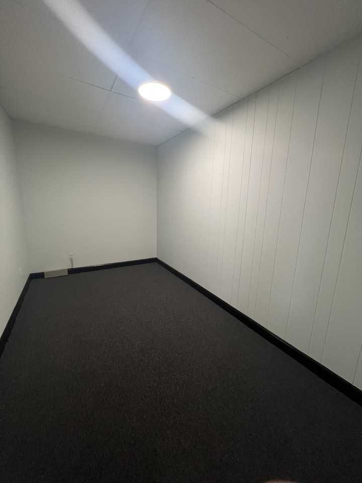 1015 Roanoke Ave #7 - Photo 2 of 3