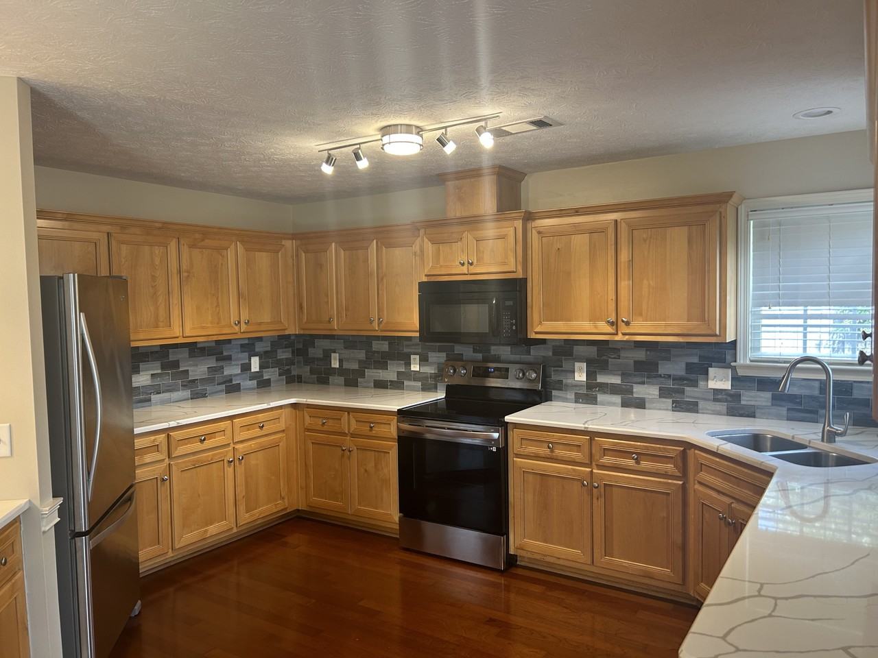 7013 Lonesome Pine Dr - Photo 3 of 14