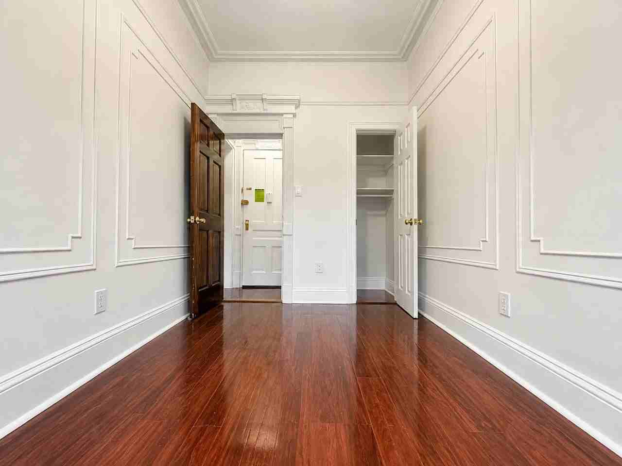 219 Hancock St #12H - Photo 3 of 4