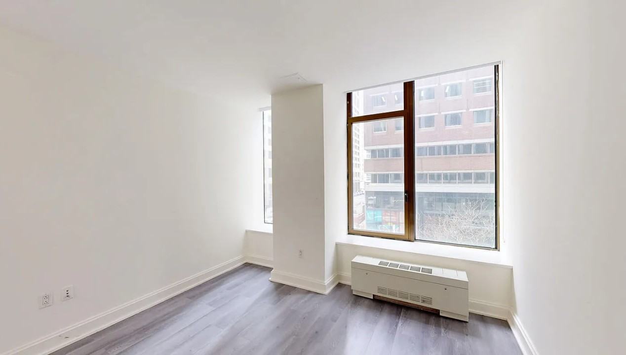 11 Hanover Sq - Photo 3 of 3