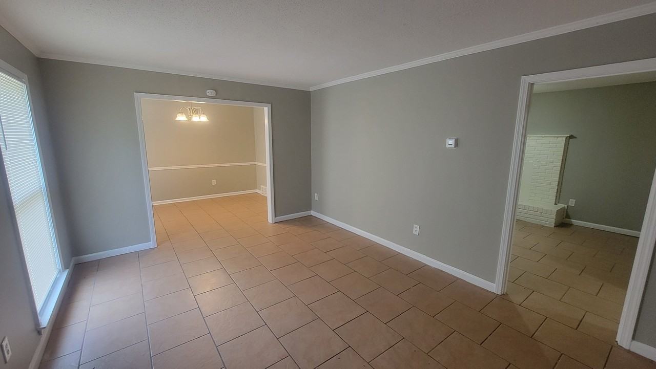 4945 Fernbrook Dr - Photo 3 of 24