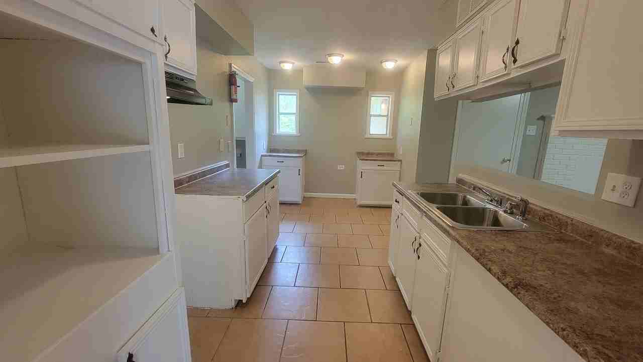 4945 Fernbrook Dr - Photo 6 of 24