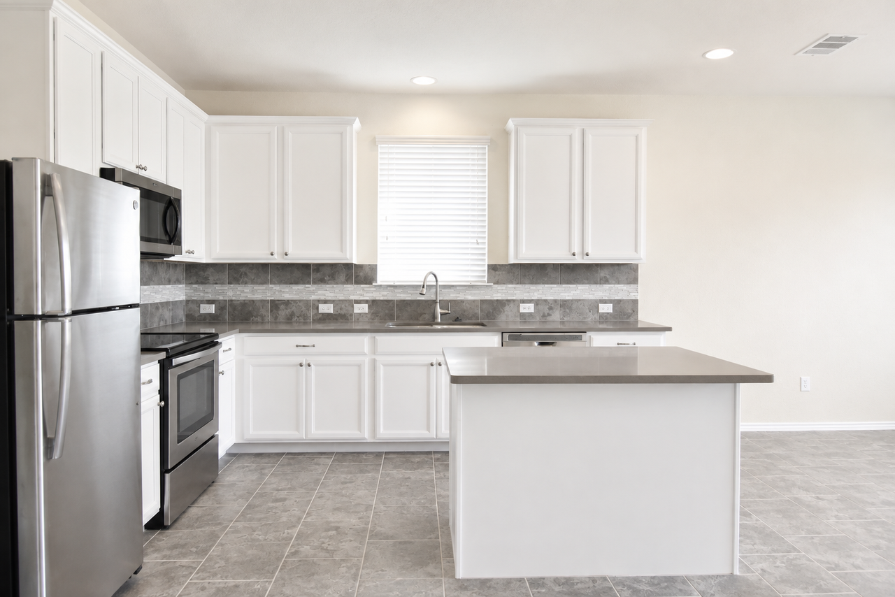204 W Vega Ln - Photo 4 of 19