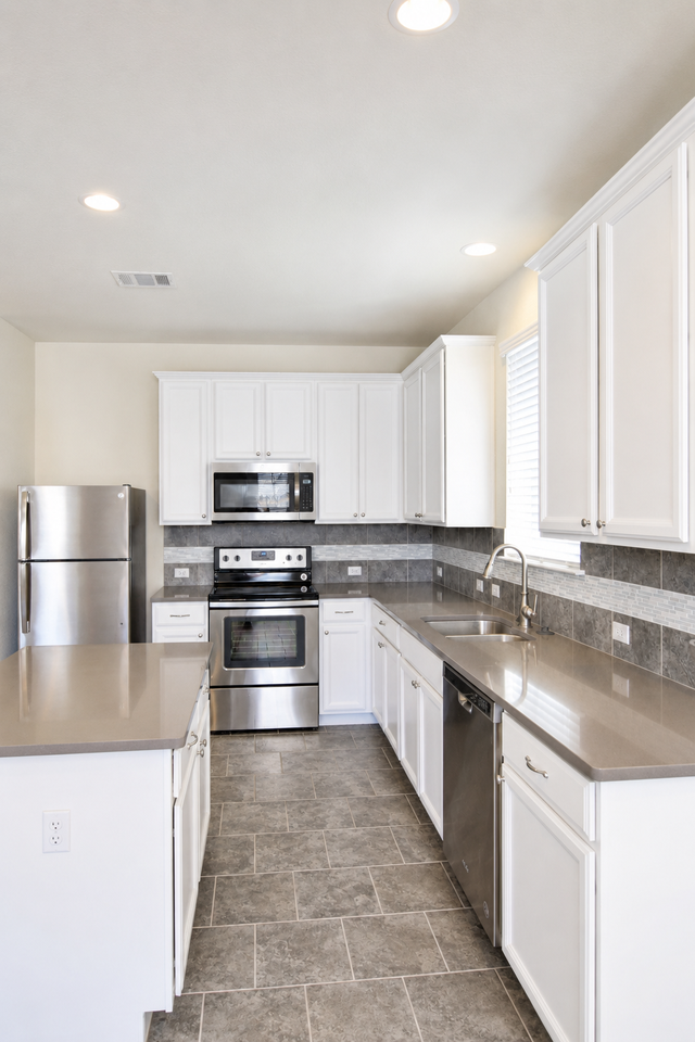 204 W Vega Ln - Photo 5 of 19