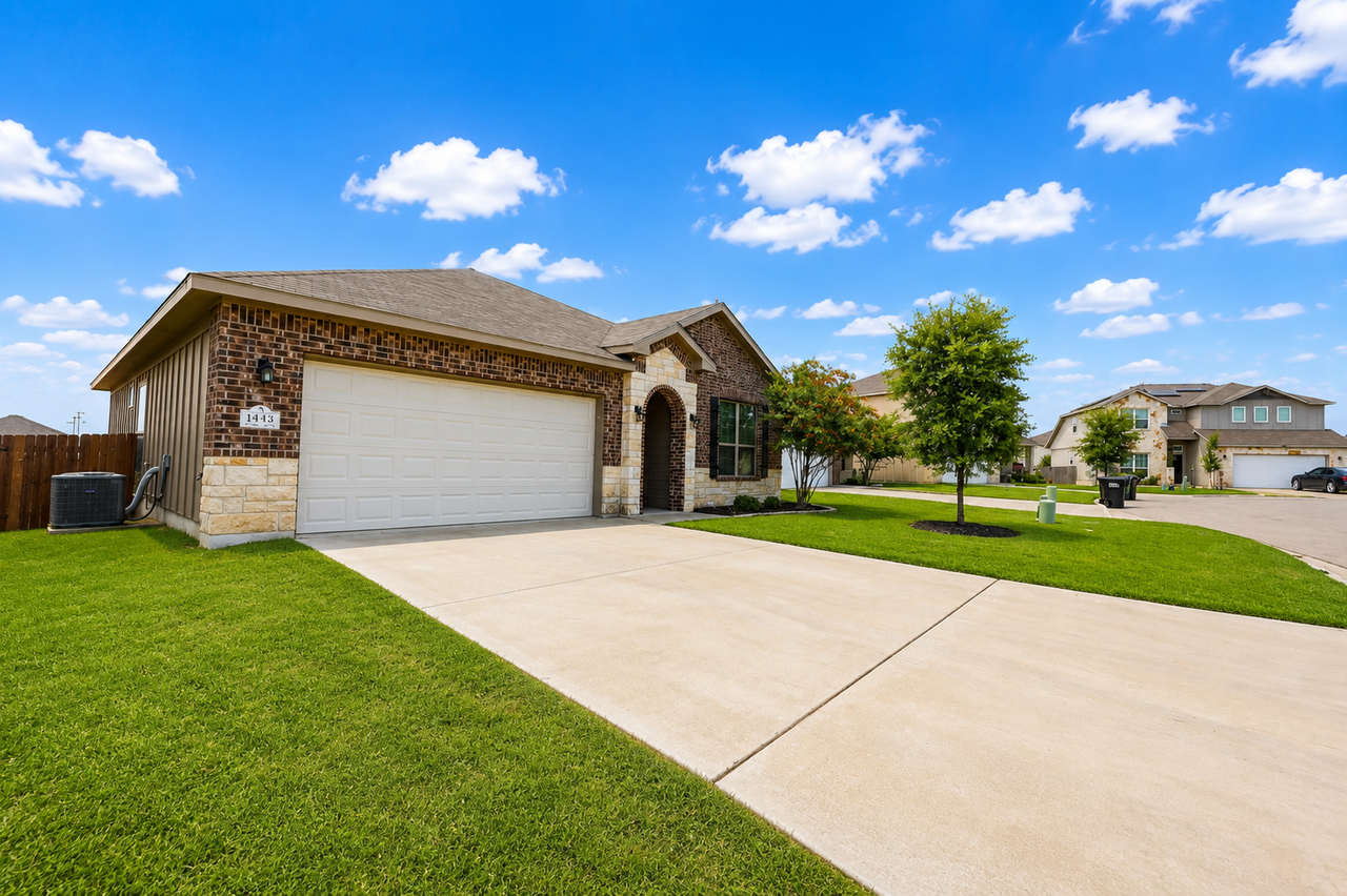 1443 Paddle Creek Ln - Photo 2 of 16