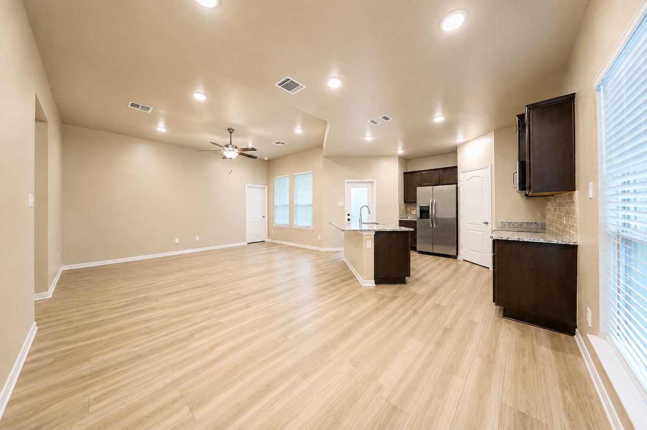 1443 Paddle Creek Ln - Photo 5 of 16