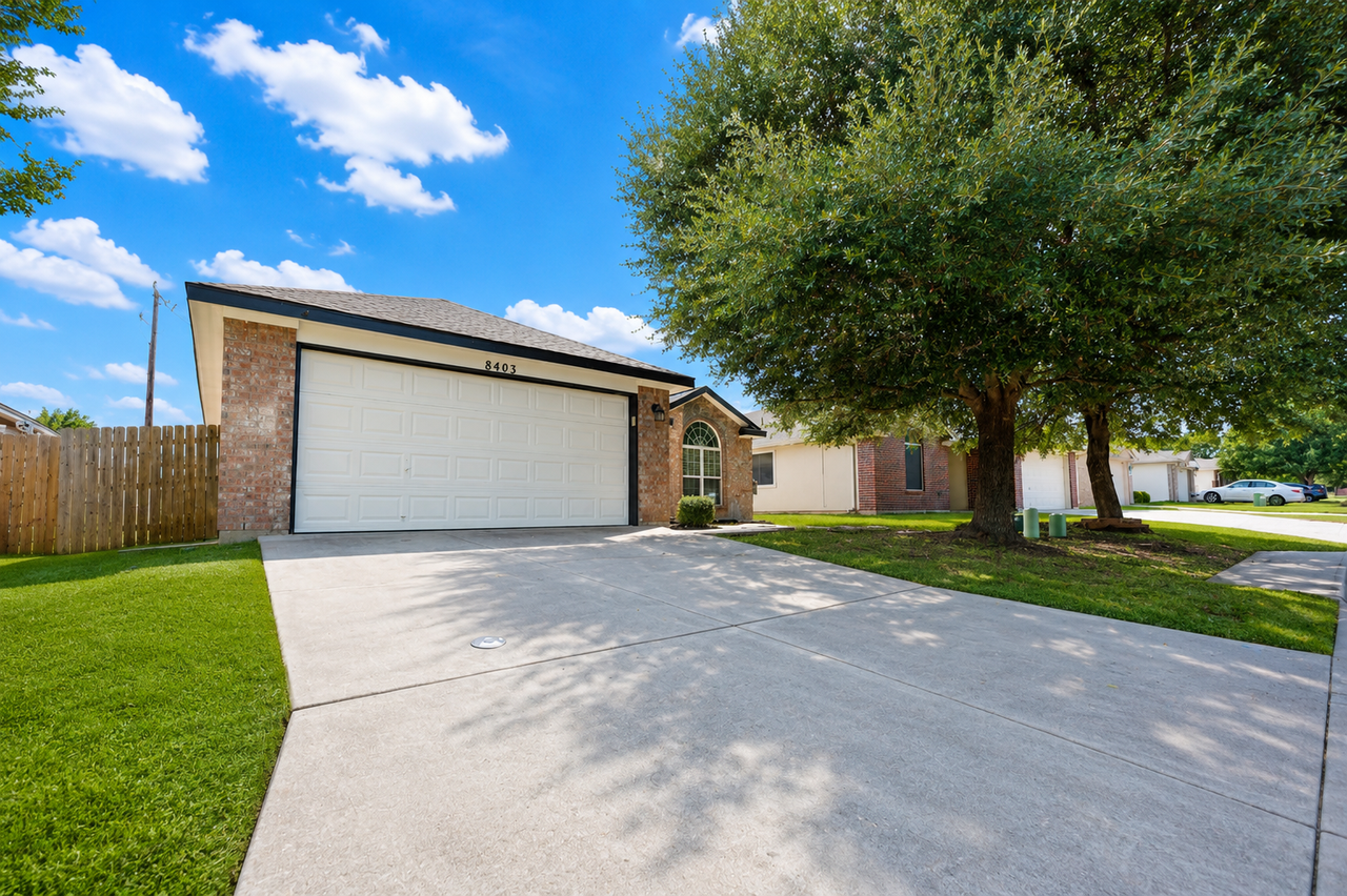 8403 Skyview - Photo 2 of 16
