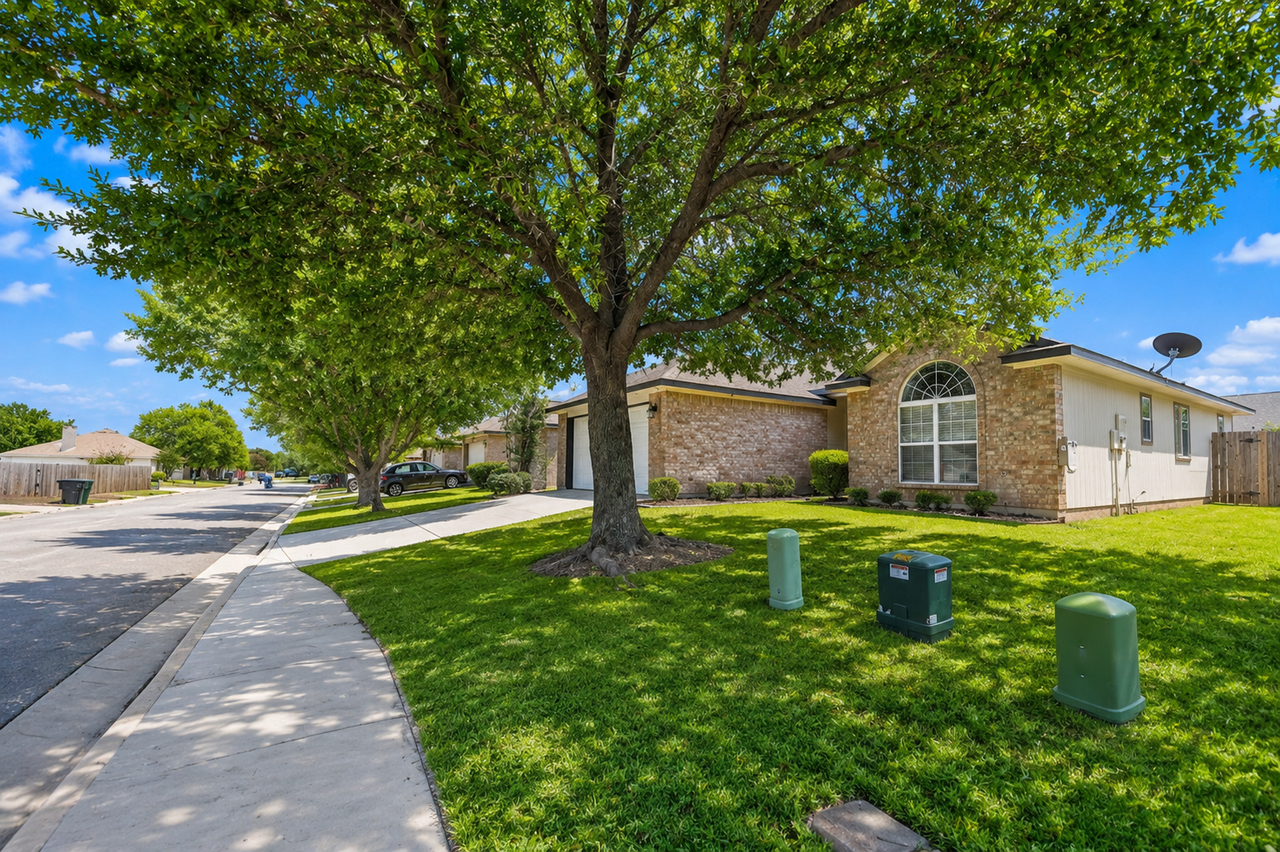 8403 Skyview - Photo 3 of 16