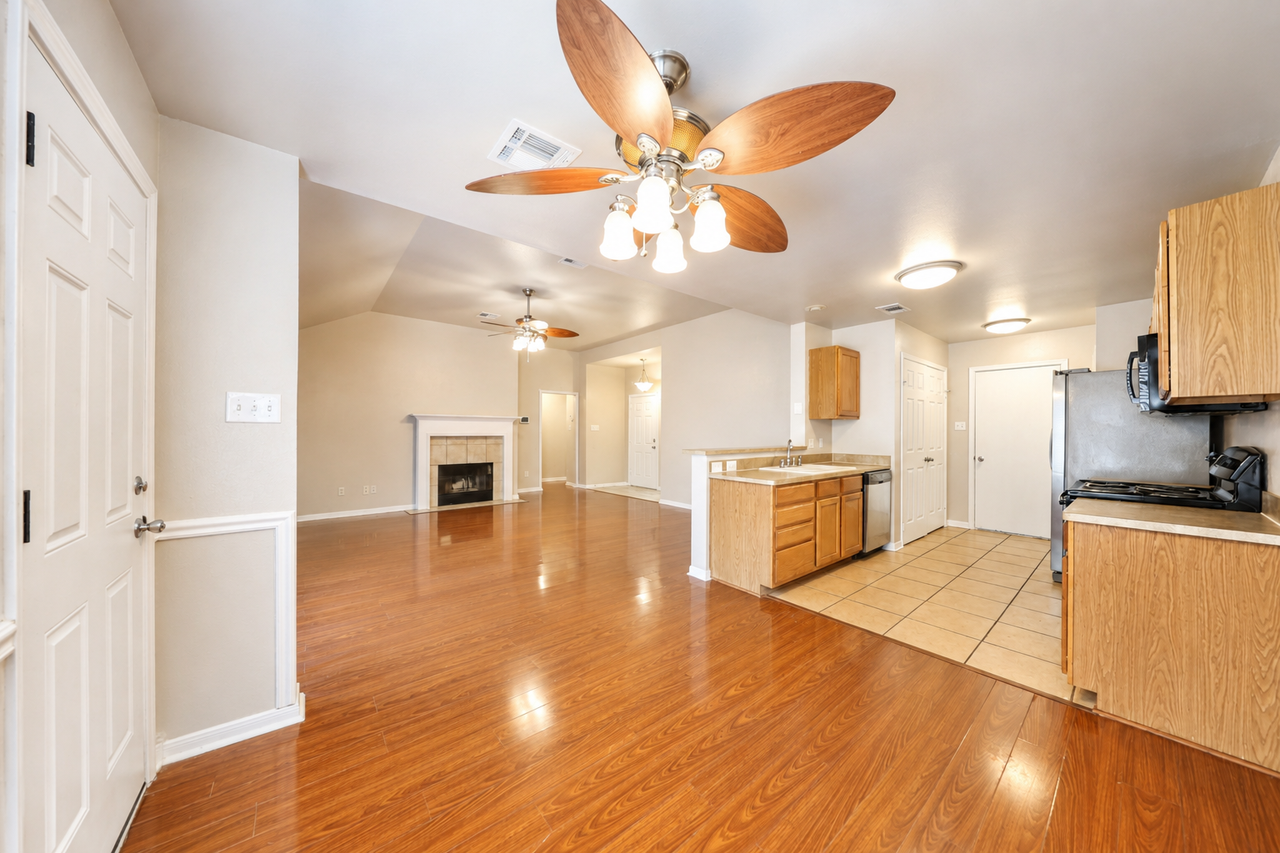 8403 Skyview - Photo 4 of 16