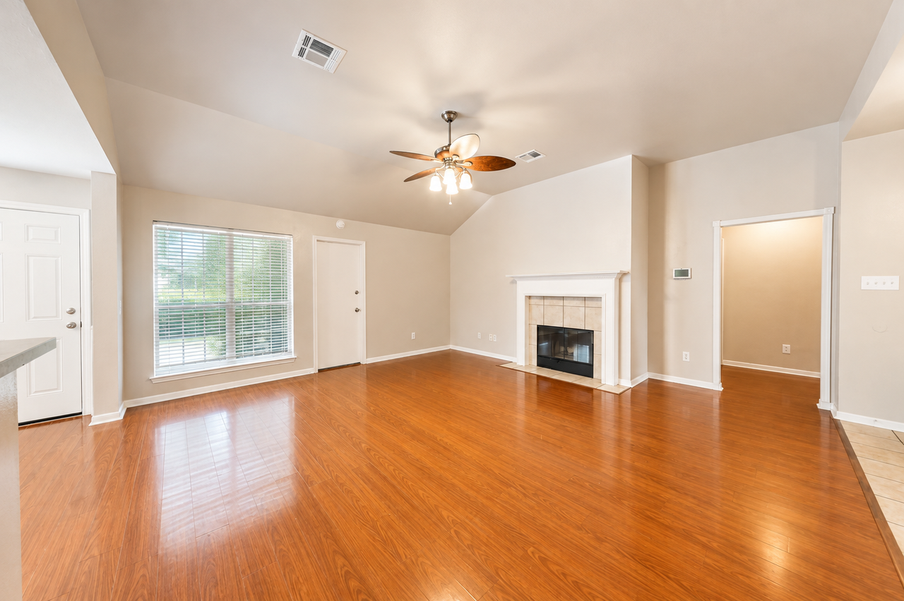 8403 Skyview - Photo 7 of 16