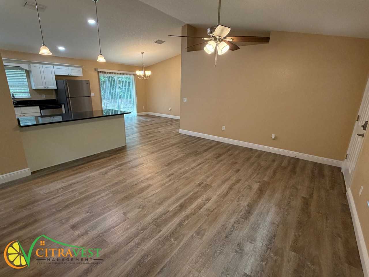 9121 N Hammond Way - Photo 2 of 15