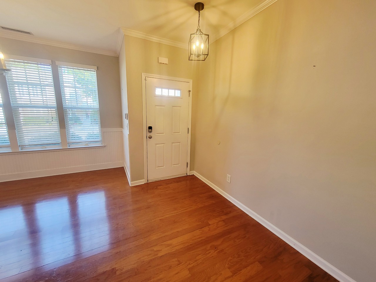 6058 Viking Dr - Photo 3 of 44