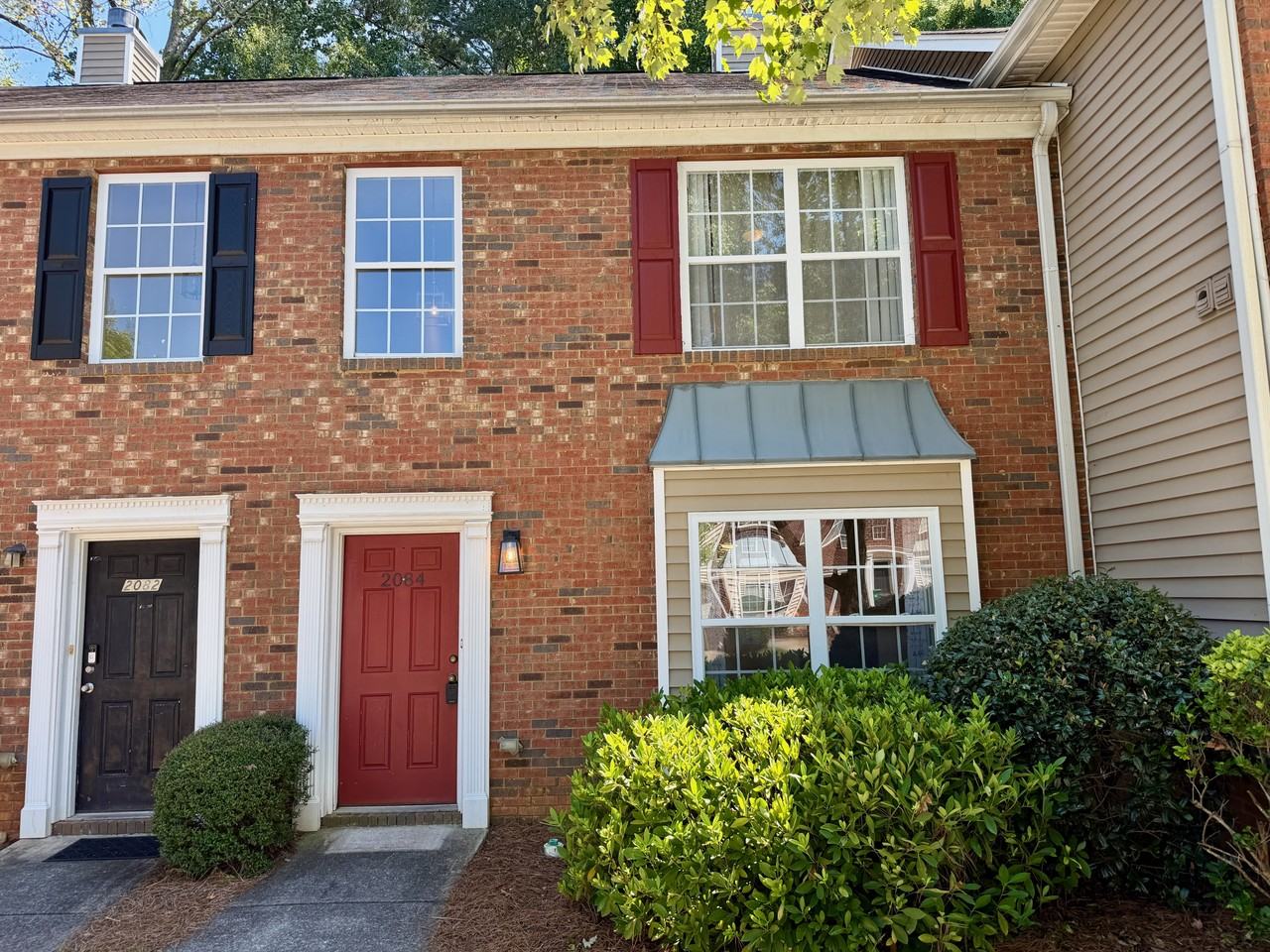 2084 Manhattan Pkwy - Photo 2 of 50