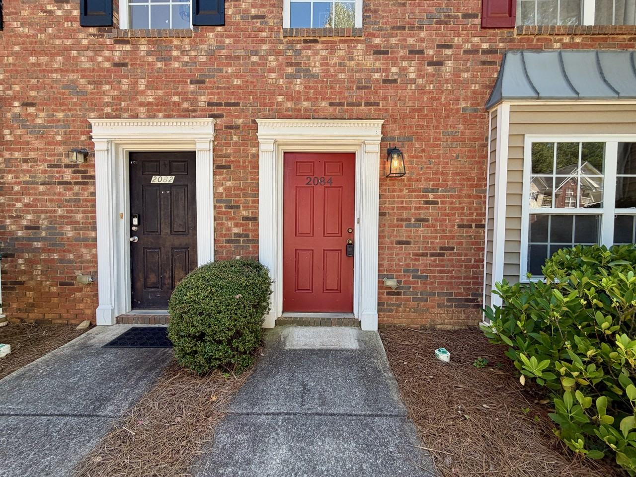 2084 Manhattan Pkwy - Photo 3 of 50