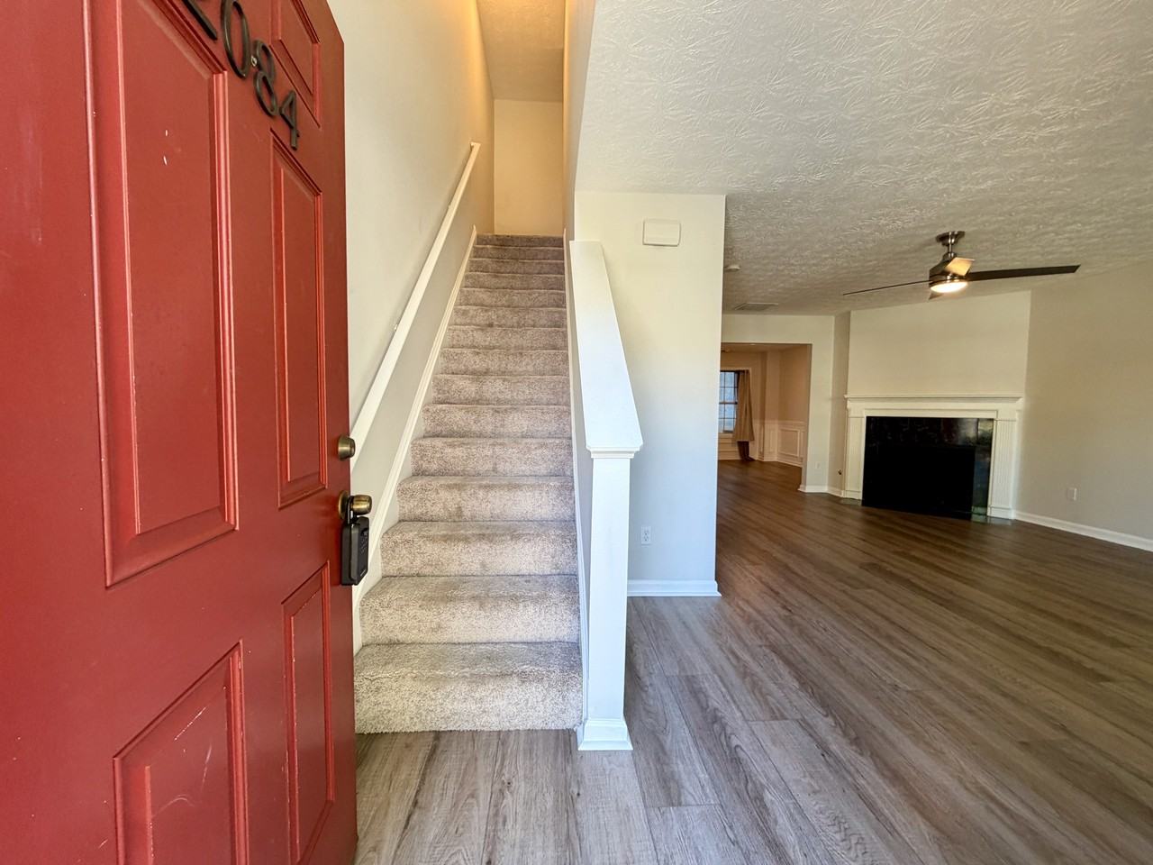 2084 Manhattan Pkwy - Photo 4 of 50