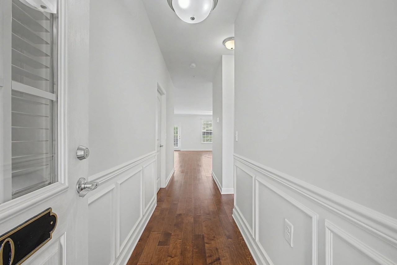4590 Boxcroft Cir - Photo 3 of 28