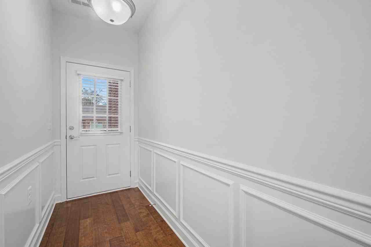 4590 Boxcroft Cir - Photo 4 of 28