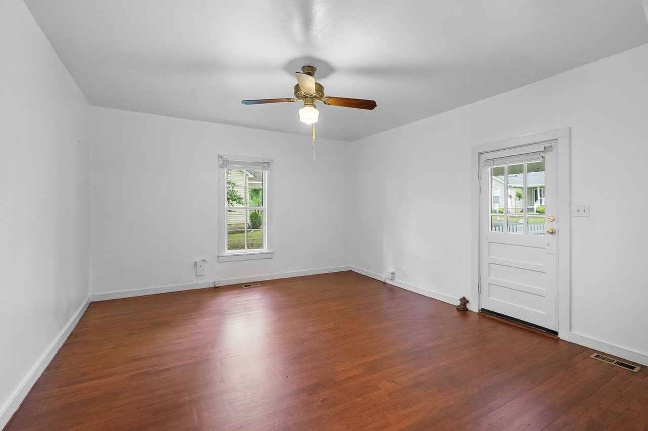 5804 Leslie Ave - Photo 5 of 27
