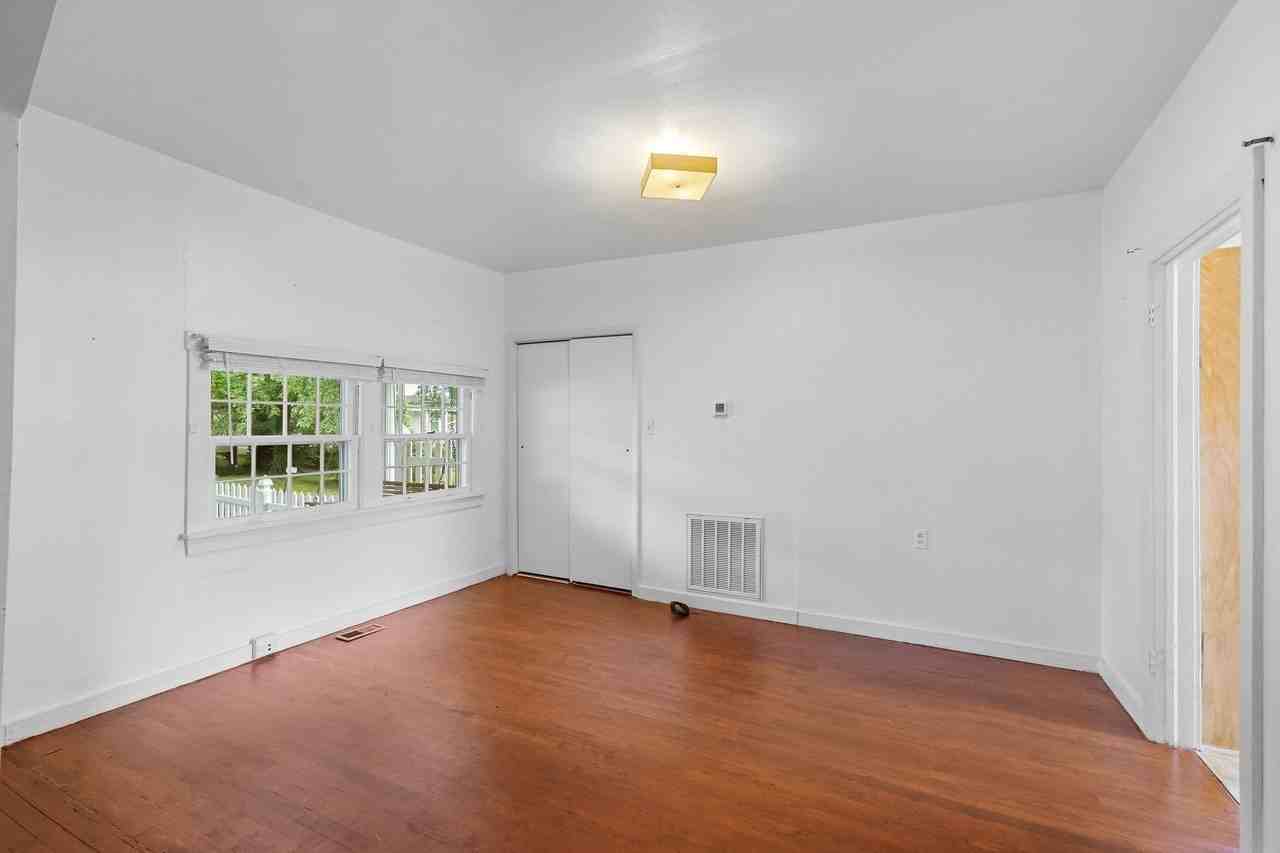 5804 Leslie Ave - Photo 7 of 27