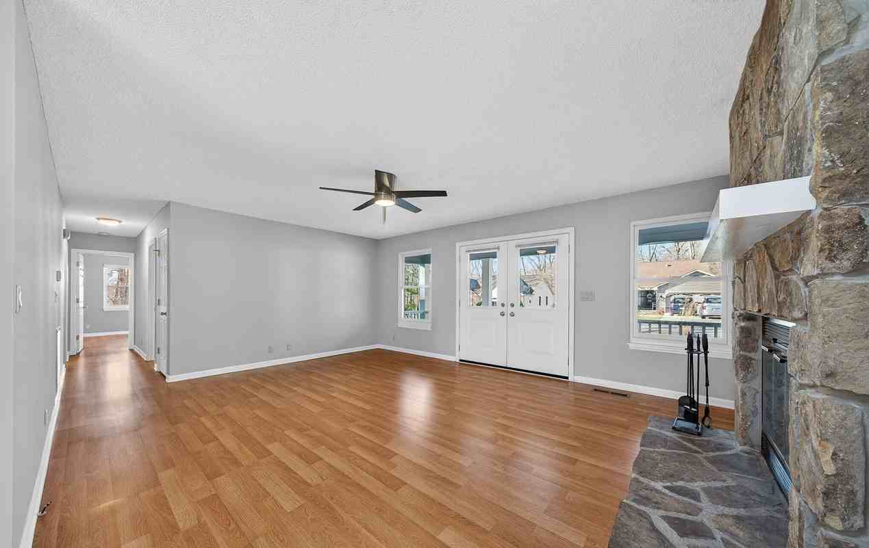 153 Glenwood Dr - Photo 3 of 30