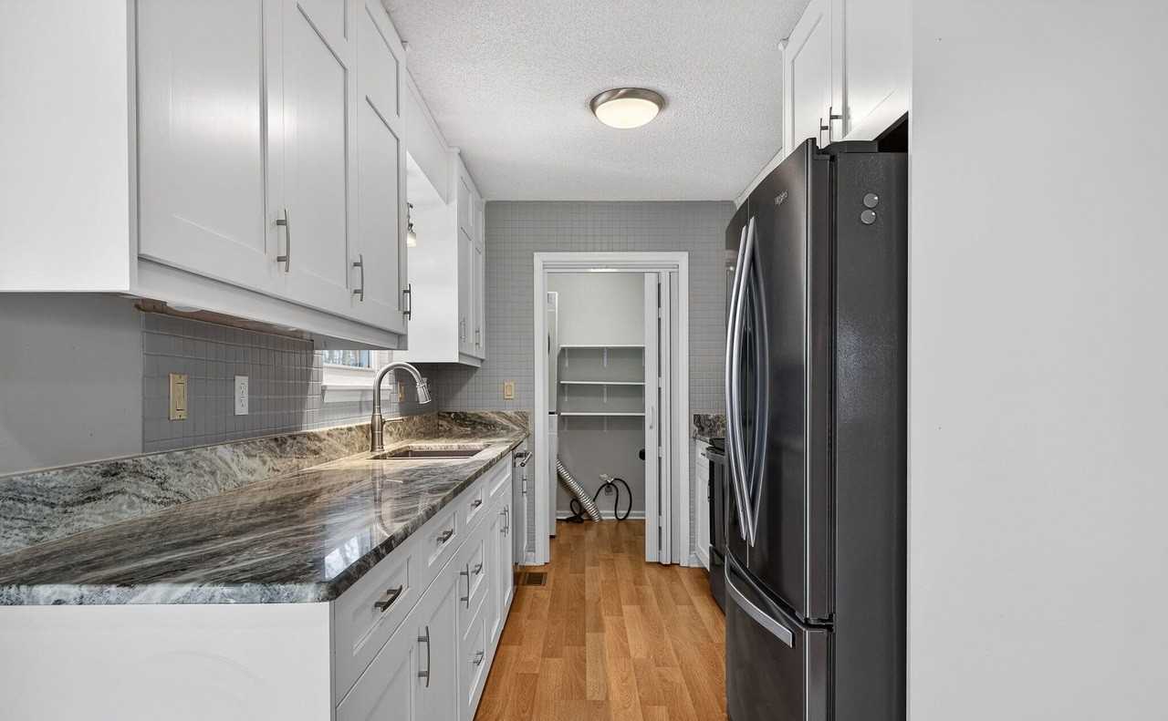 153 Glenwood Dr - Photo 4 of 30
