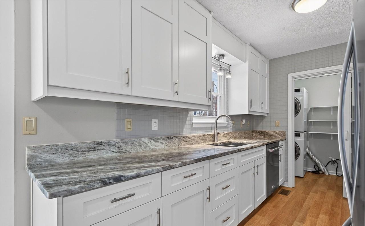 153 Glenwood Dr - Photo 5 of 30