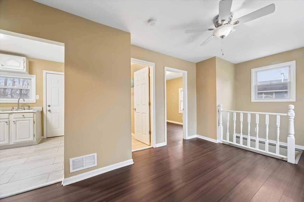 557 Howard Ave - Photo 2 of 15