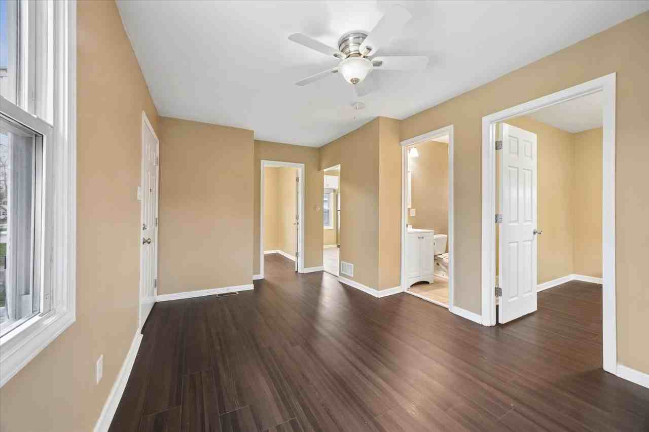 557 Howard Ave - Photo 3 of 15