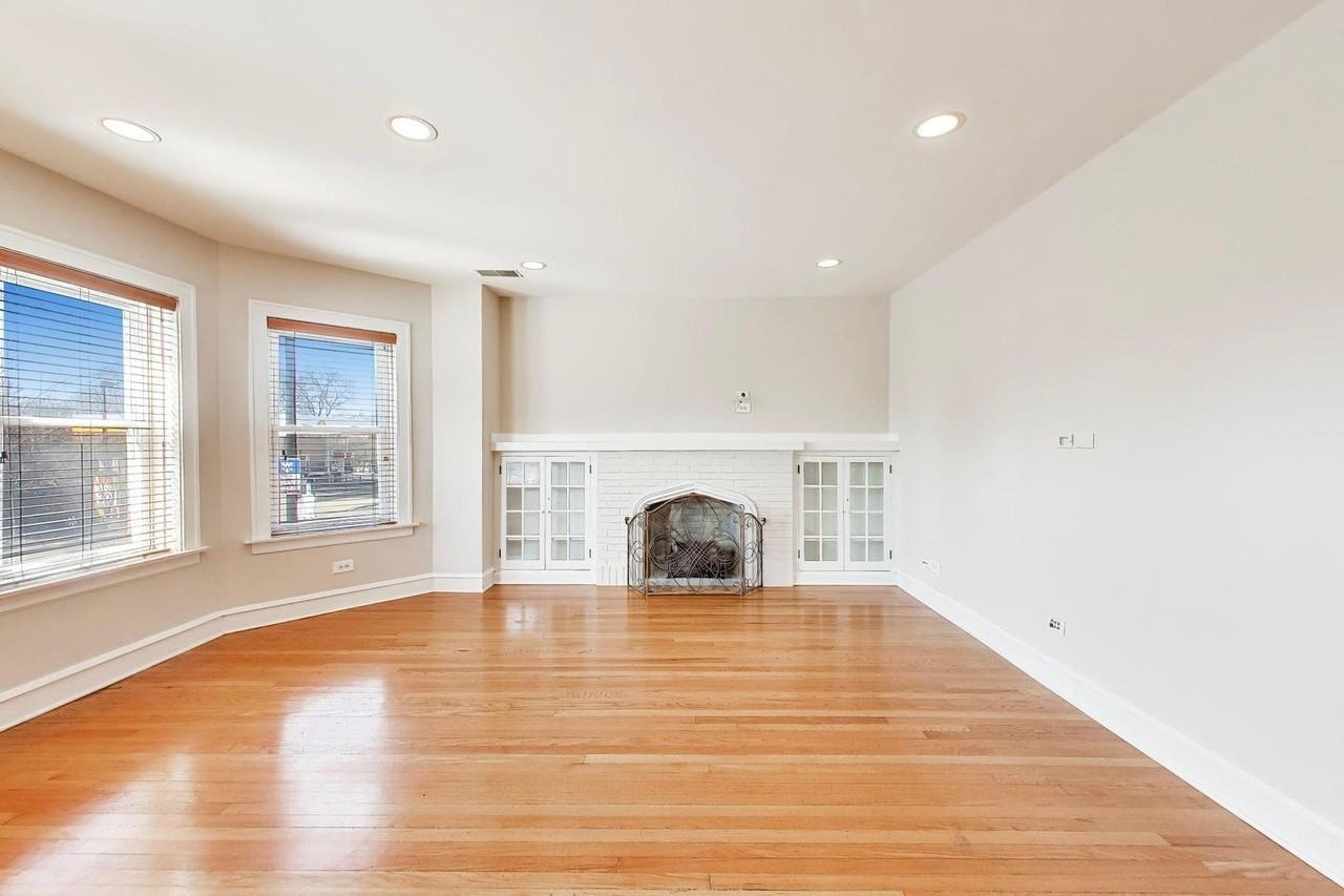 1734 W Foster Ave - Photo 2 of 24