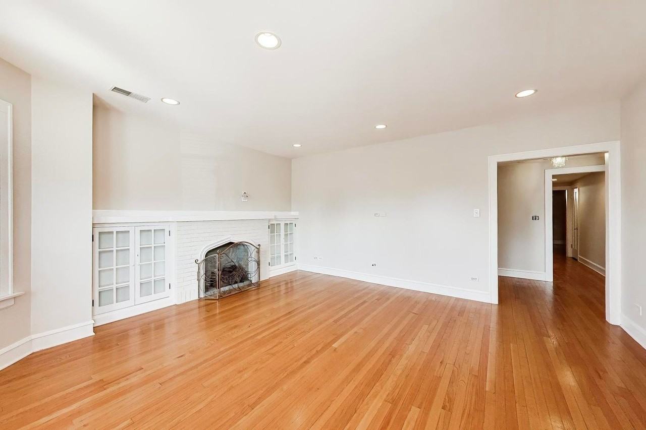 1734 W Foster Ave - Photo 3 of 24