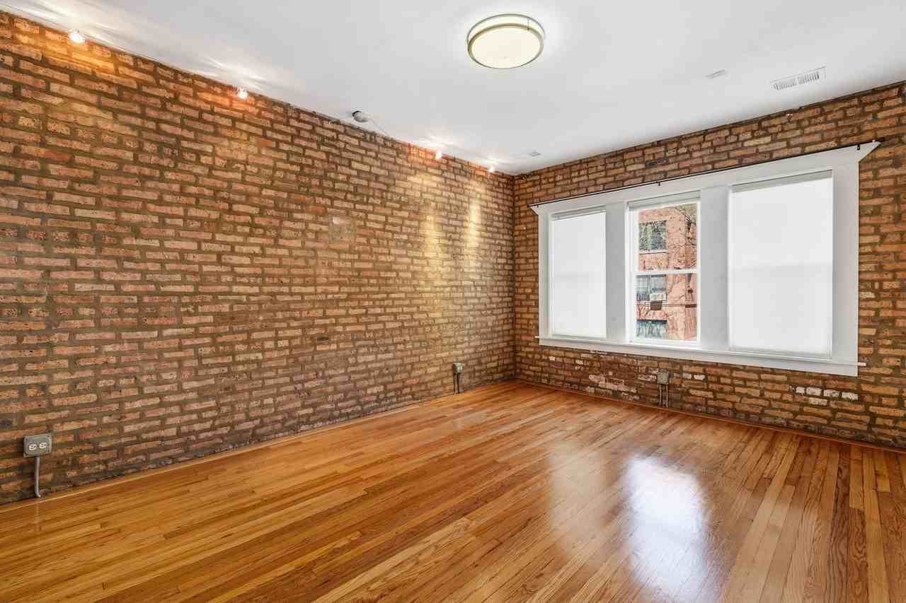 2607 W Gunnison St - Photo 2 of 16