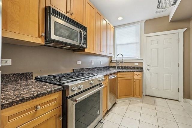 2607 W Gunnison St - Photo 3 of 16