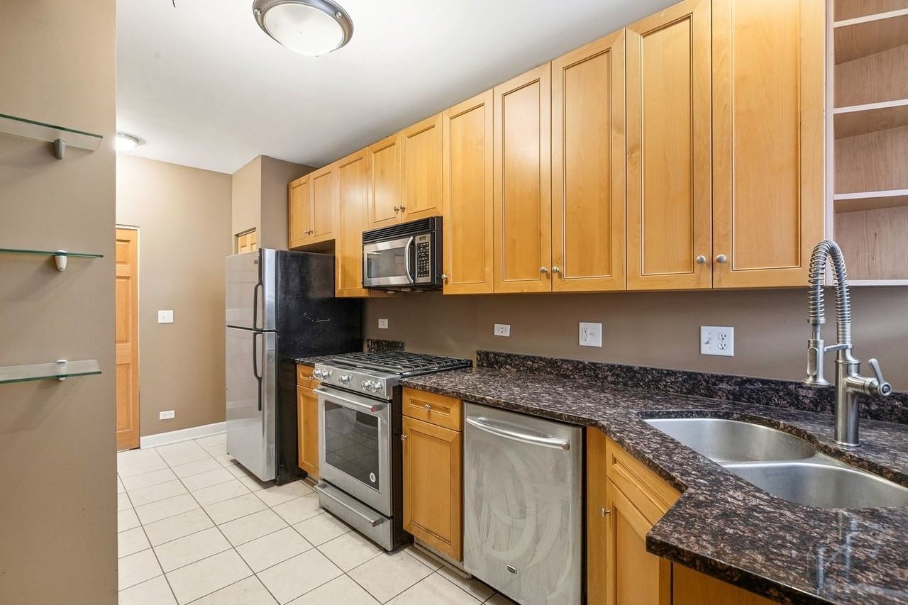 2607 W Gunnison St - Photo 4 of 16