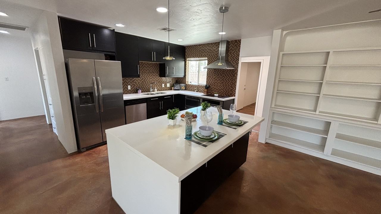 5548 N 12th Ave - Photo 6 of 27