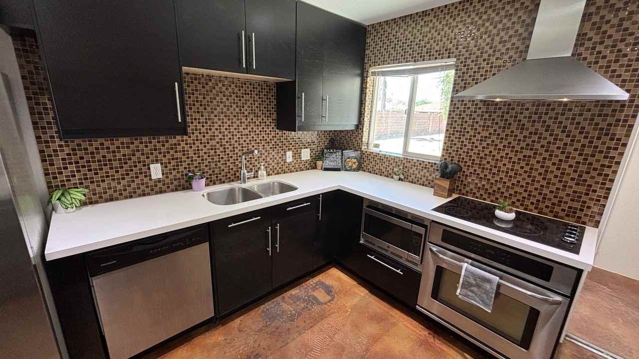 5548 N 12th Ave - Photo 7 of 27