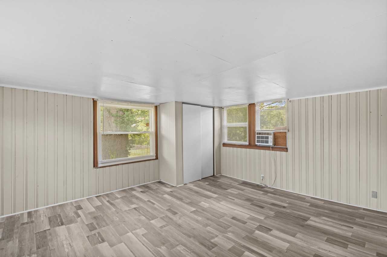 9778 Colony Dr - Photo 3 of 23