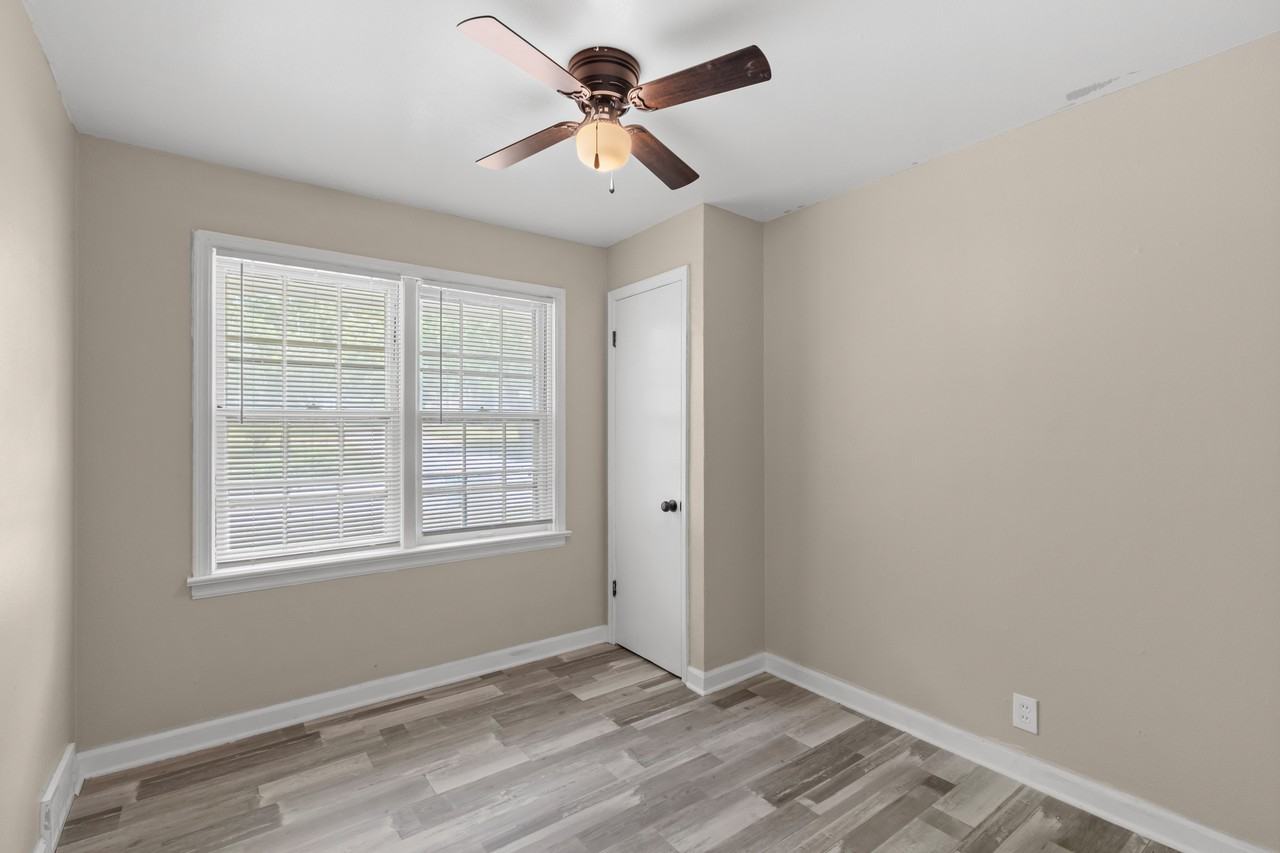 9778 Colony Dr - Photo 5 of 23