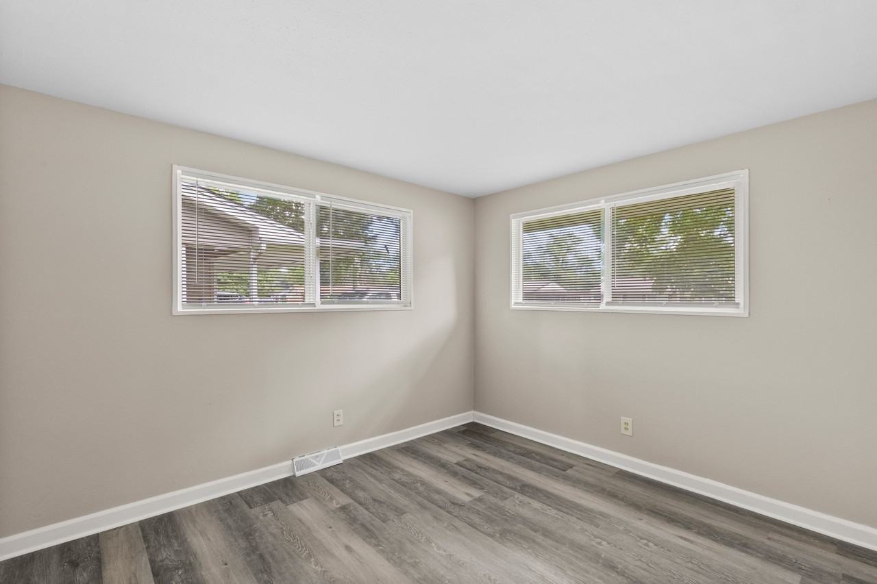 9737 Wendell Dr - Photo 4 of 26